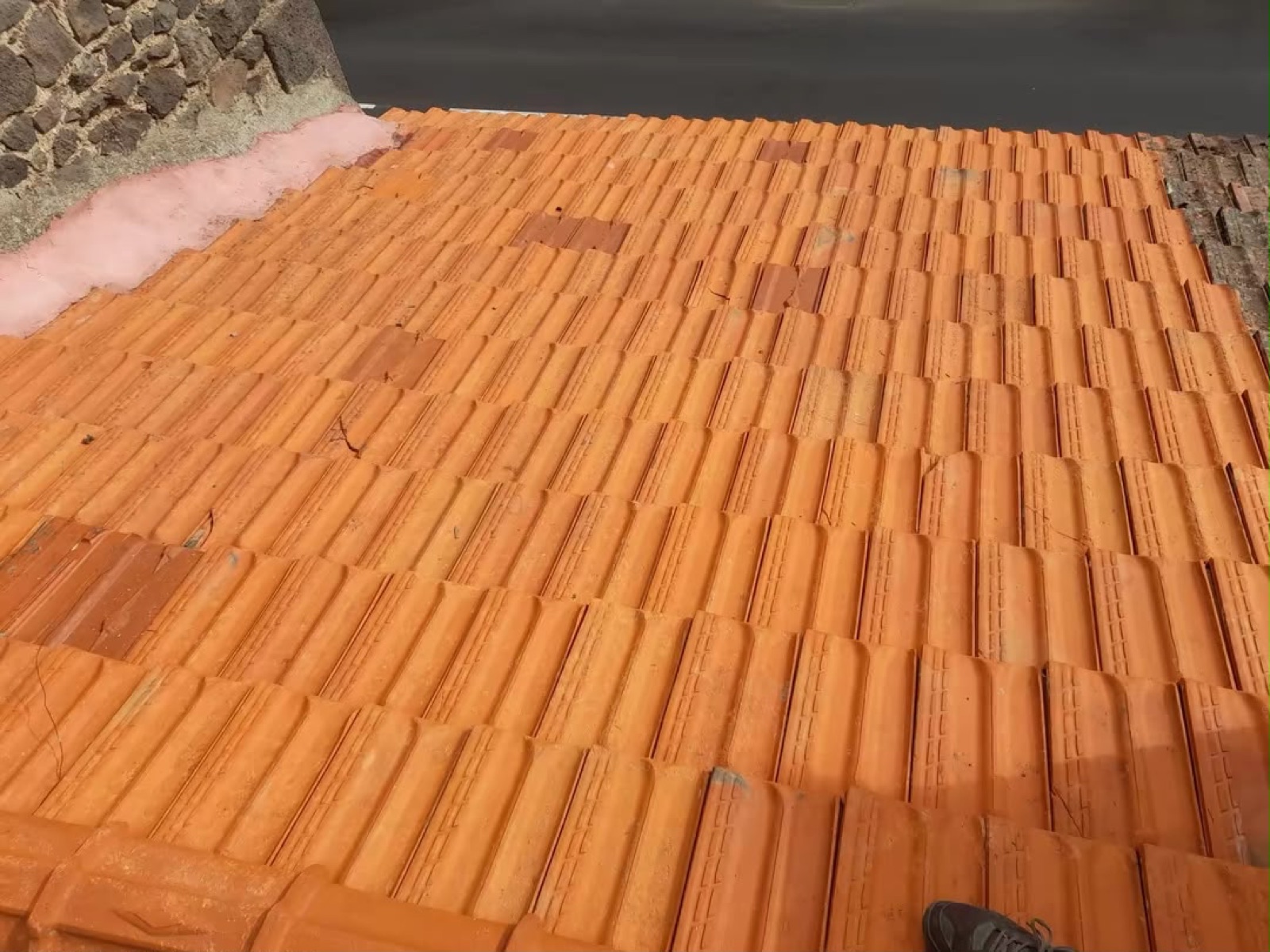 Remplacement de tuiles sur une toiture